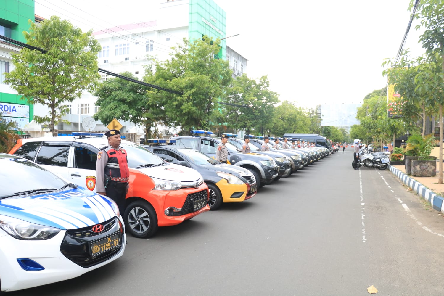 Ratusan personel dari Polri, TNI, dan instansi terkait disiagakan untuk mengamankan perayaan Natal dan Tahun Baru di Pacitan. FOTO: Humas Polres Pacitan