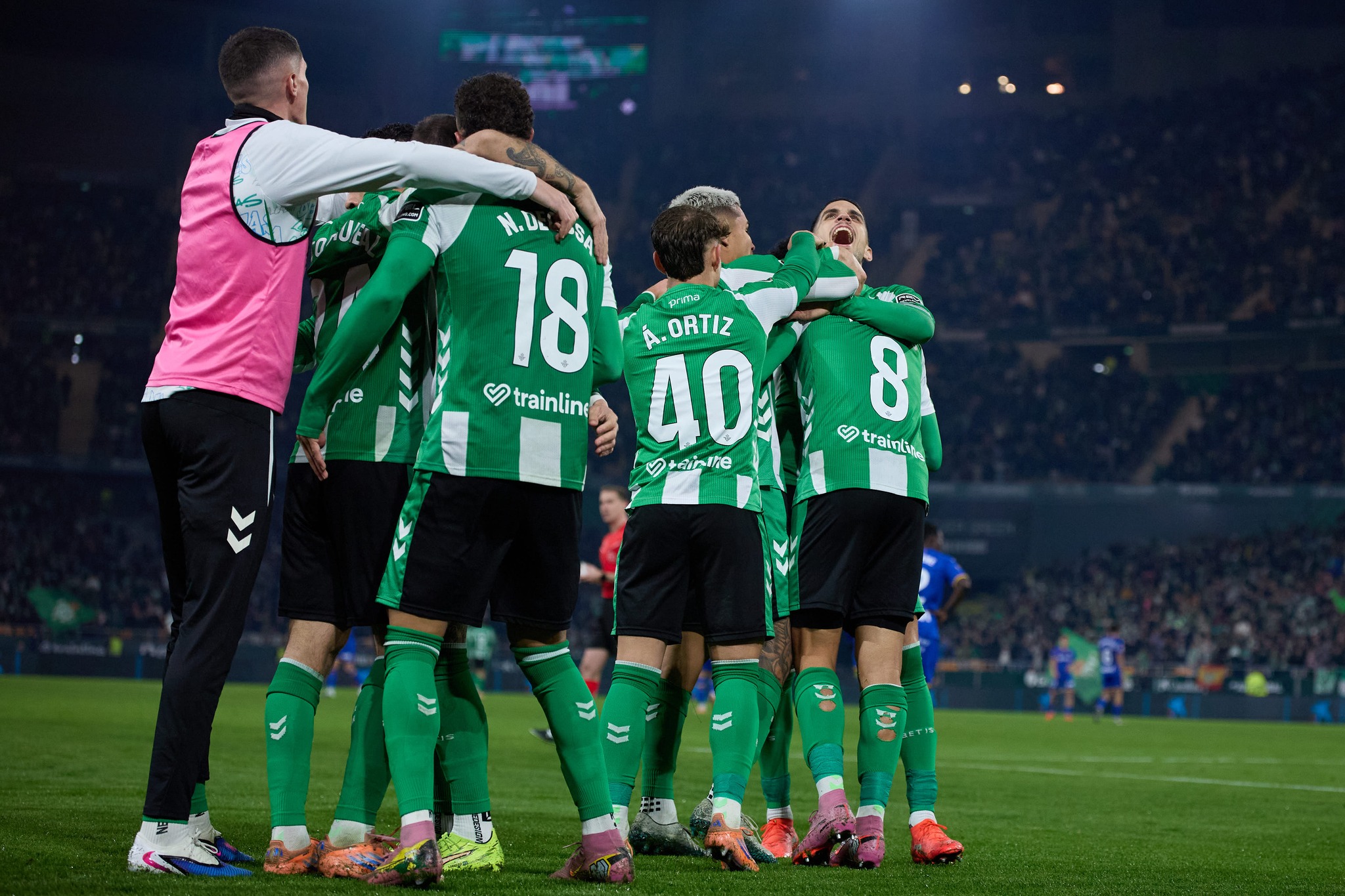 Betis menang 4-0.