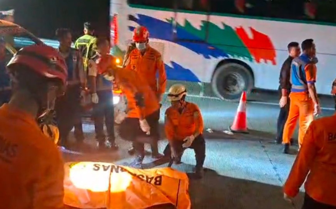 Korban tewas kecelakaan bus Cahaya Trans di exit Tol Krapyak Semarang bertambah menjadi 16 orang.