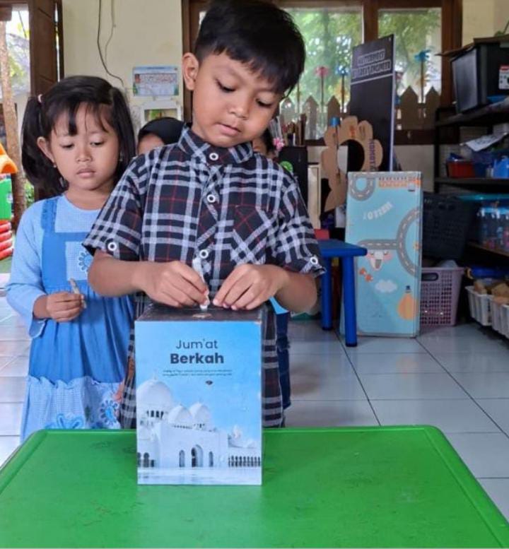 TK Az Zalfa sukses meraih Juara Tingkat Provinsi berkat program inovatif Tabur Bunga Mawar.
