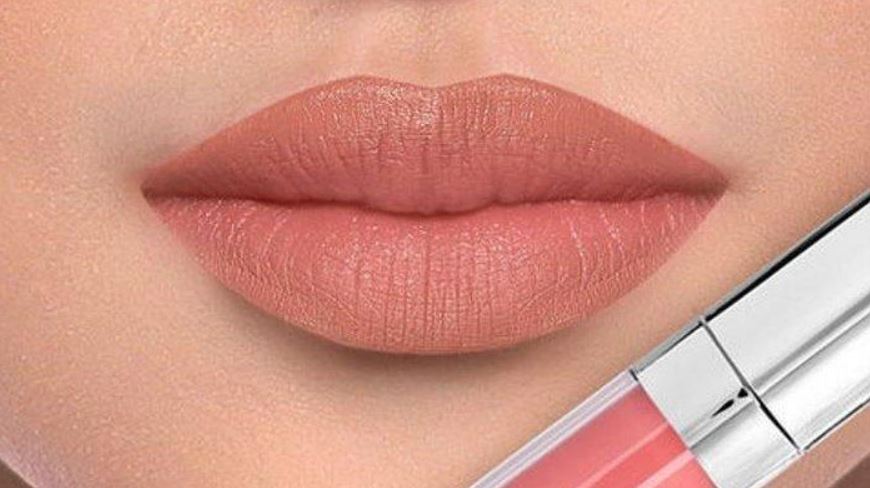 Ilustrasi lipstik matte Wardah yang awet.