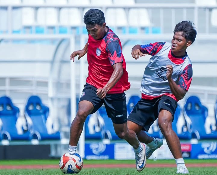 Skuad Arema saat latihan.