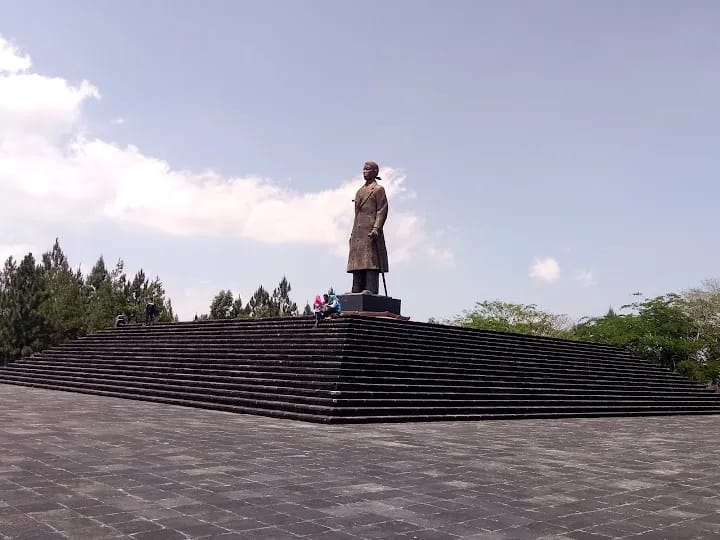 Monumen Jenderal Sudirman (Monjesu) di Desa Pakis Baru, Kecamatan Nawangan, Pacitan, yang menjadi salah satu alasan DPRD mengusulkan wilayah tersebut sebagai lokasi Yon-TP. FOTO: ISTIMEWA