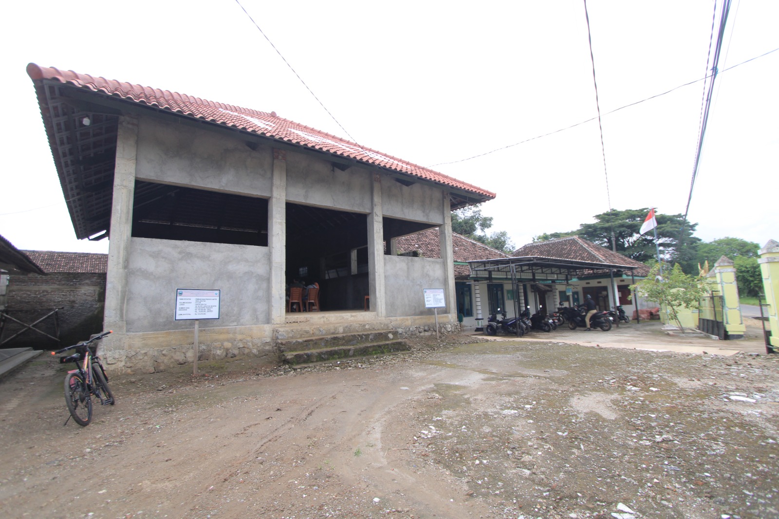 Suasana Desa Taji, Kecamatan Karas, setelah Kades Sigit Supriyadi memastikan tetap menjabat usai membatalkan pengunduran diri melalui musyawarah bersama BPD dan perangkat desa. AJI PUTRA/RADAR MAGETAN