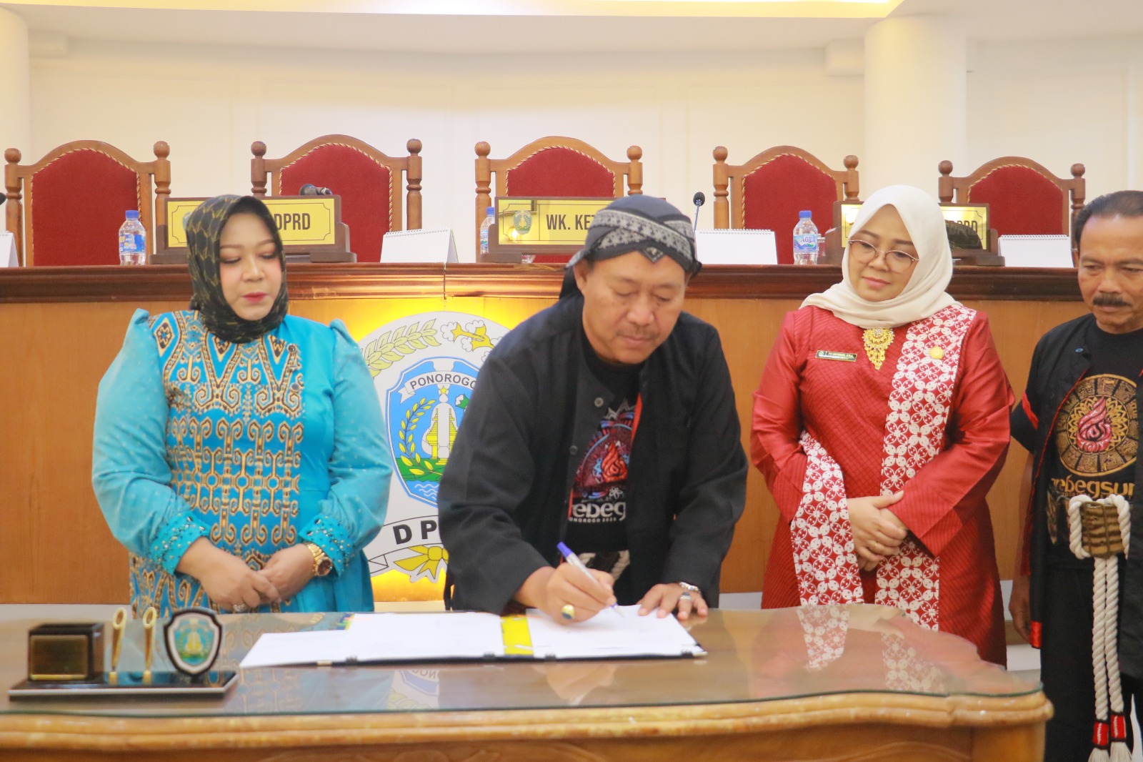 DPRD bersama Pemkab Ponorogo menetapkan Perda PLP2B, yang sekaligus mencoret lahan Sekolah Rakyat seluas 5,7 hektare dari kawasan perlindungan lahan pertanian. SUGENG DWI N./JAWA POS RADAR PONOROGO