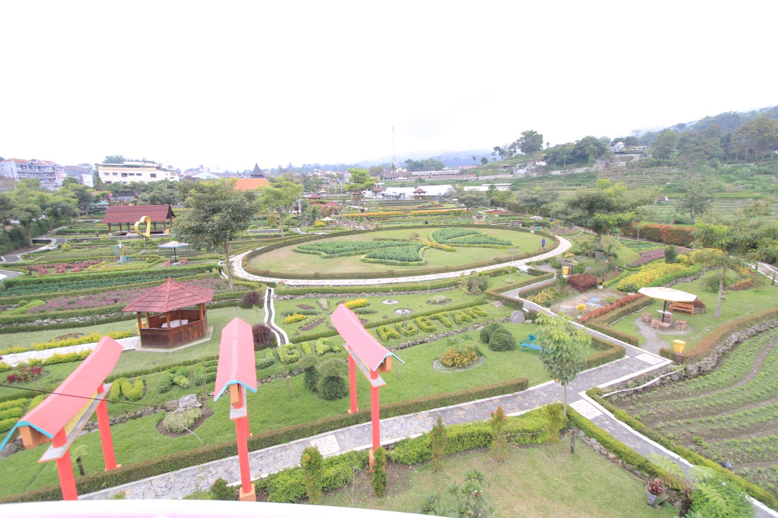 Kebun Refugia Magetan menjadi salah satu destinasi unggulan selain Telaga Sarangan yang direkomendasikan Disbudpar saat libur Natal dan Tahun Baru. AJI PUTRA/JAWA POS RADAR MAGETAN