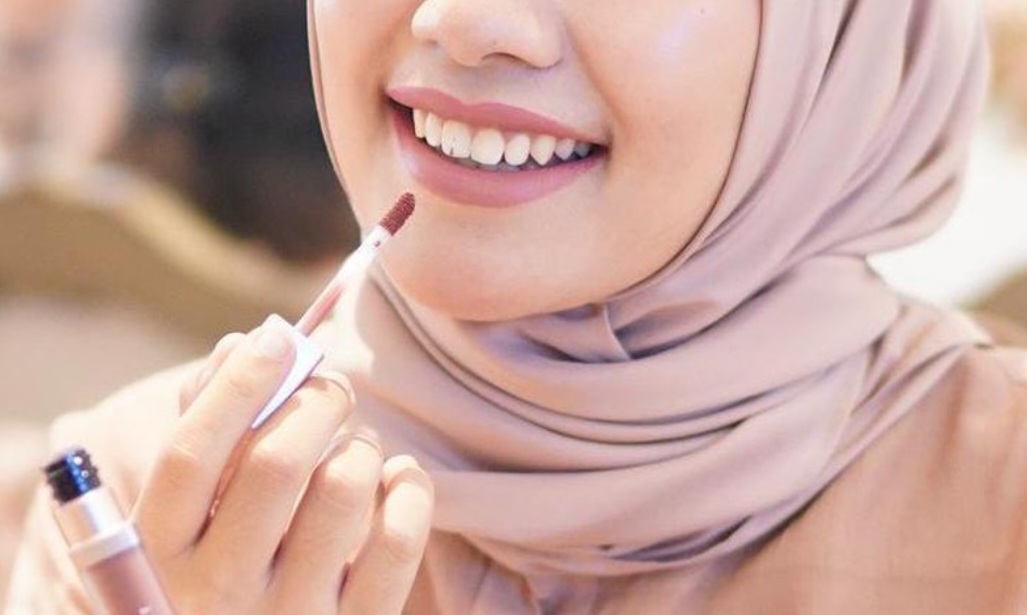 Ilustrasi lipstik untuk usia 30-an tahun.