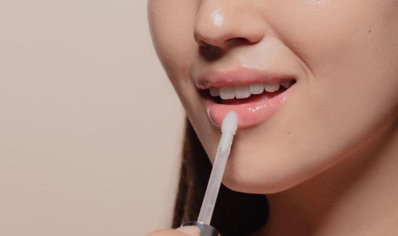 Ilustrasi bibir plumpy dengan lipstik Wardah.