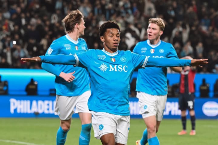 David Neres cetak brace.