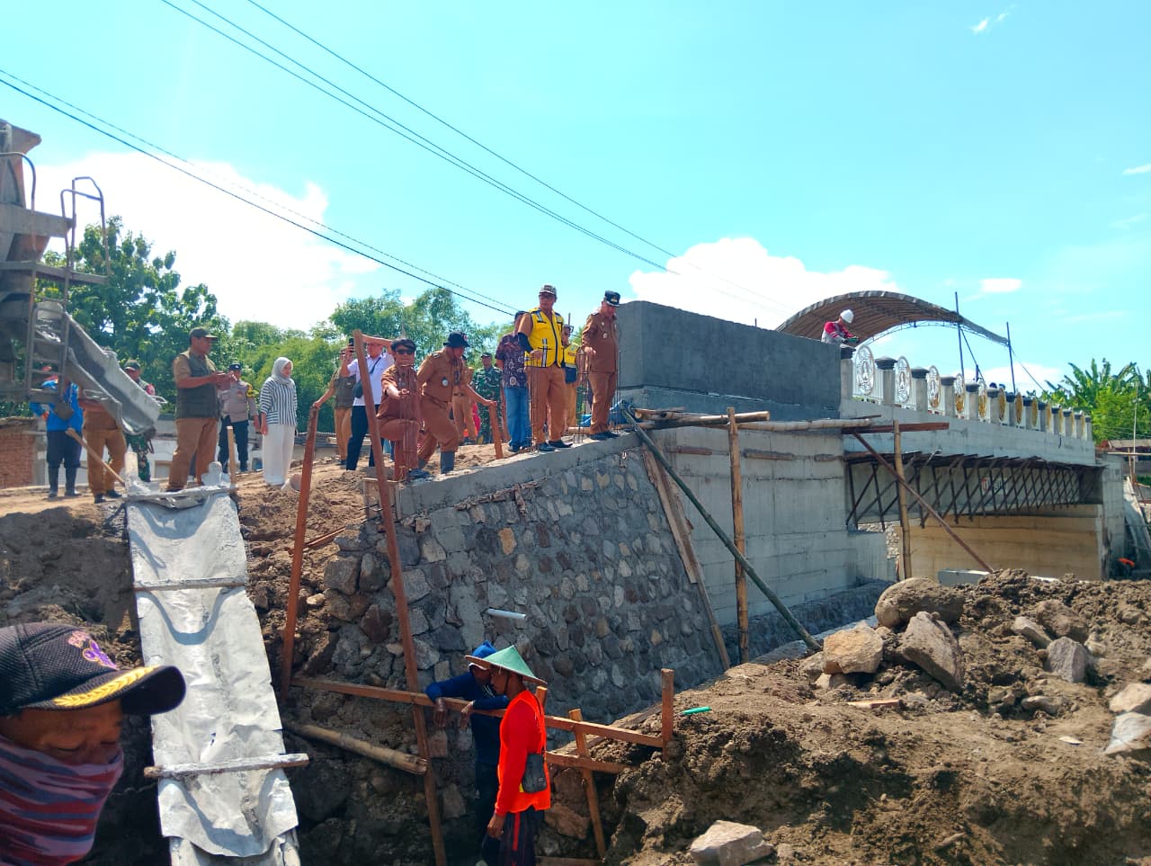 Bupati Madiun Hari Wuryanto mengecek dan memonitoring sejumlah proyek strategis di Kabupaten Madiun.