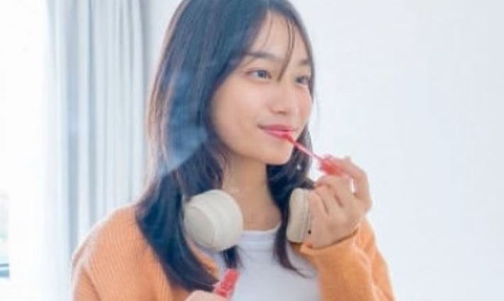 Ilustrasi lipstik matte Wardah untuk remaja.