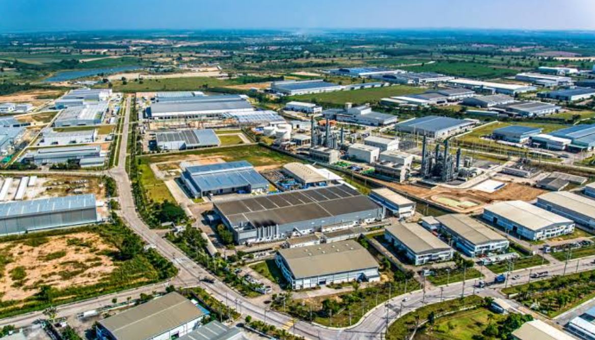 Kawasan industri di Riau.