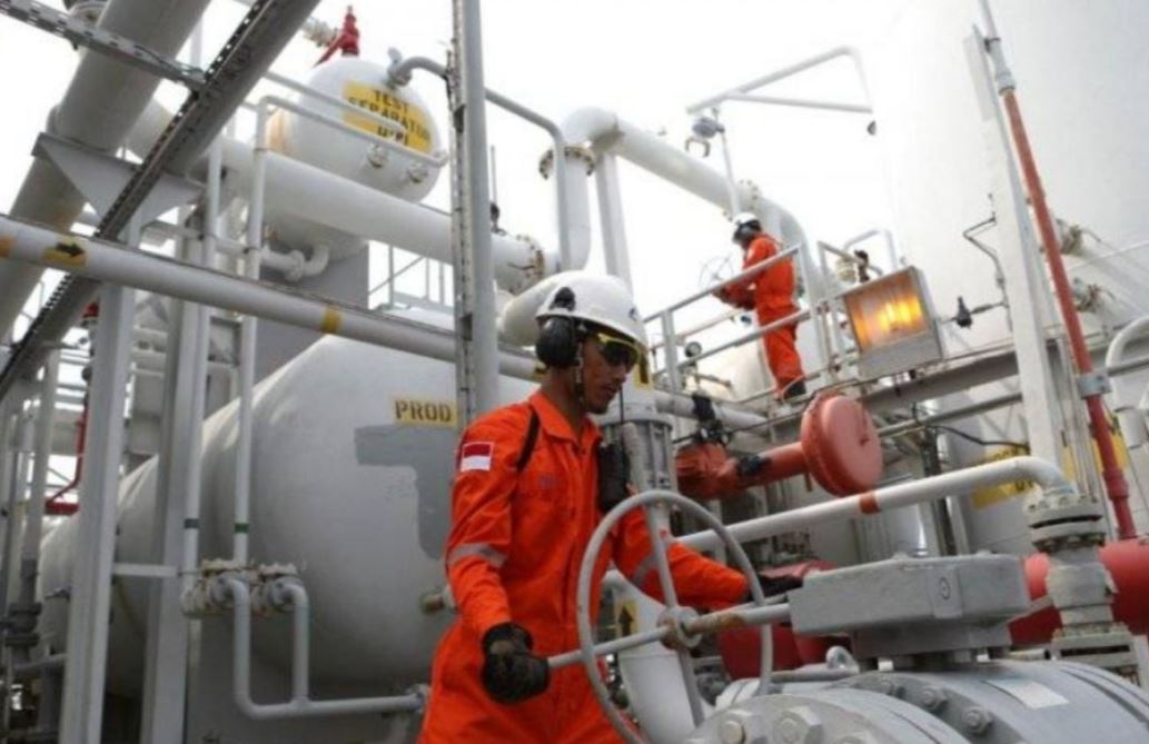 Ilustrasi pekerja di sektor minyak dan gas atau migas.