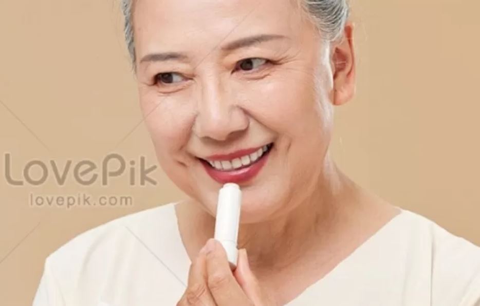 Ilustrasi lipstik glossy Wardah untuk usia 50-an tahun.