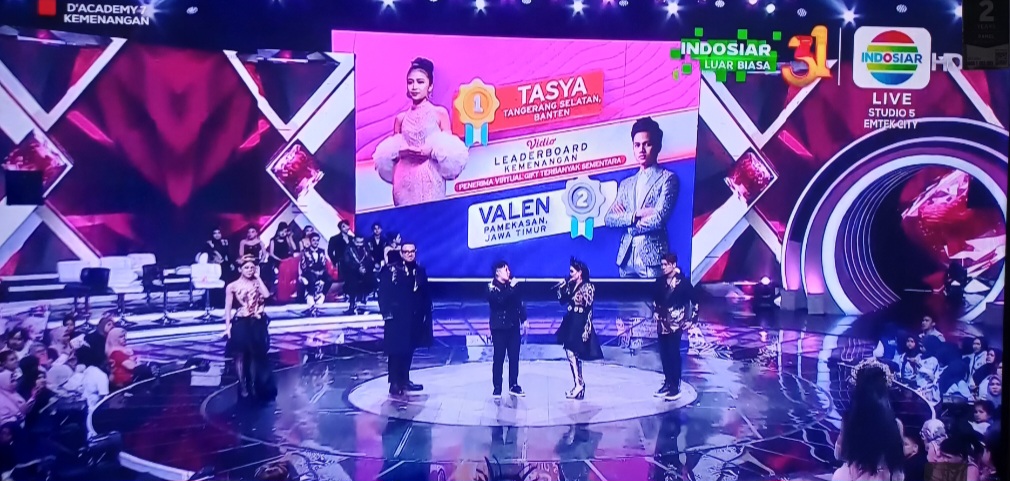 Persaingan virtual gift DA7 berbalik arah. Tasya Tangerang Selatan sementara unggul dan menggeser Valen Pamekasan di Konser Kemenangan.