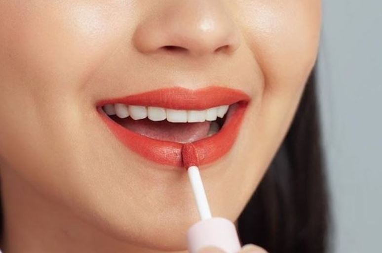 Ilustrasi lipstik Wardah untuk anak kos.