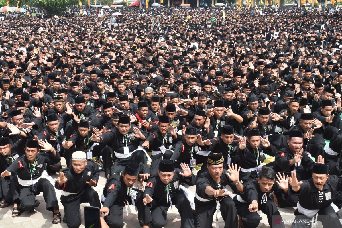 Puluhan ribu pesilat mengikuti Bumi Reog Berdzikir.