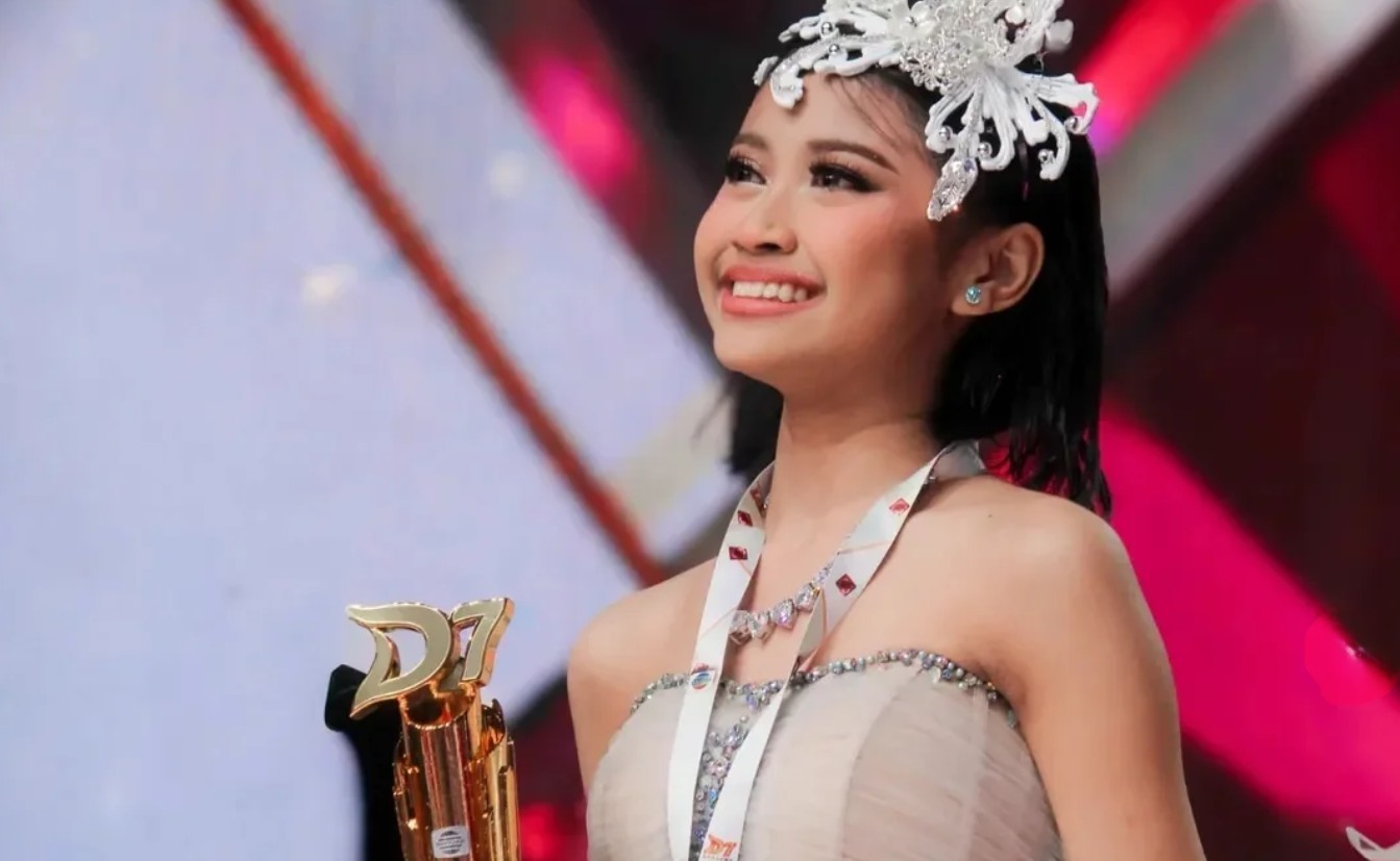 Tasya Tangsel juara Dangdut Academy 7.