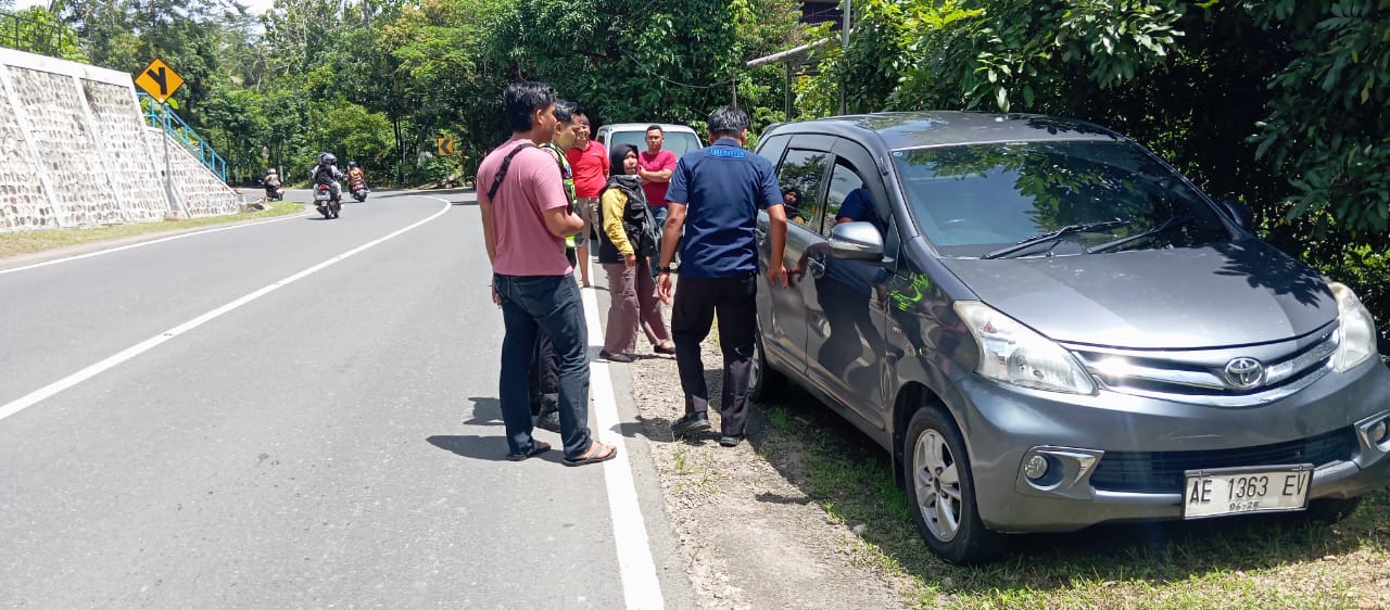 KECELAKAAN: Dua sepeda motor terlibat tabrakan di jalur Pacitan&ndash;Ponorogo, Dusun Dayakan, Desa Bolosingo, Pacitan, Minggu (28/12). SATLANTAS POLRES PACITAN