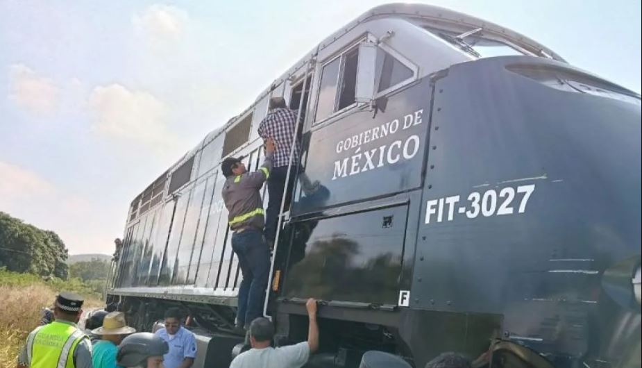 Kecelakaan anjloknya kereta api di Asuncion Ixtaltepec, Negara Bagian Oaxaca, Meksiko, Minggu (29/12/2025).