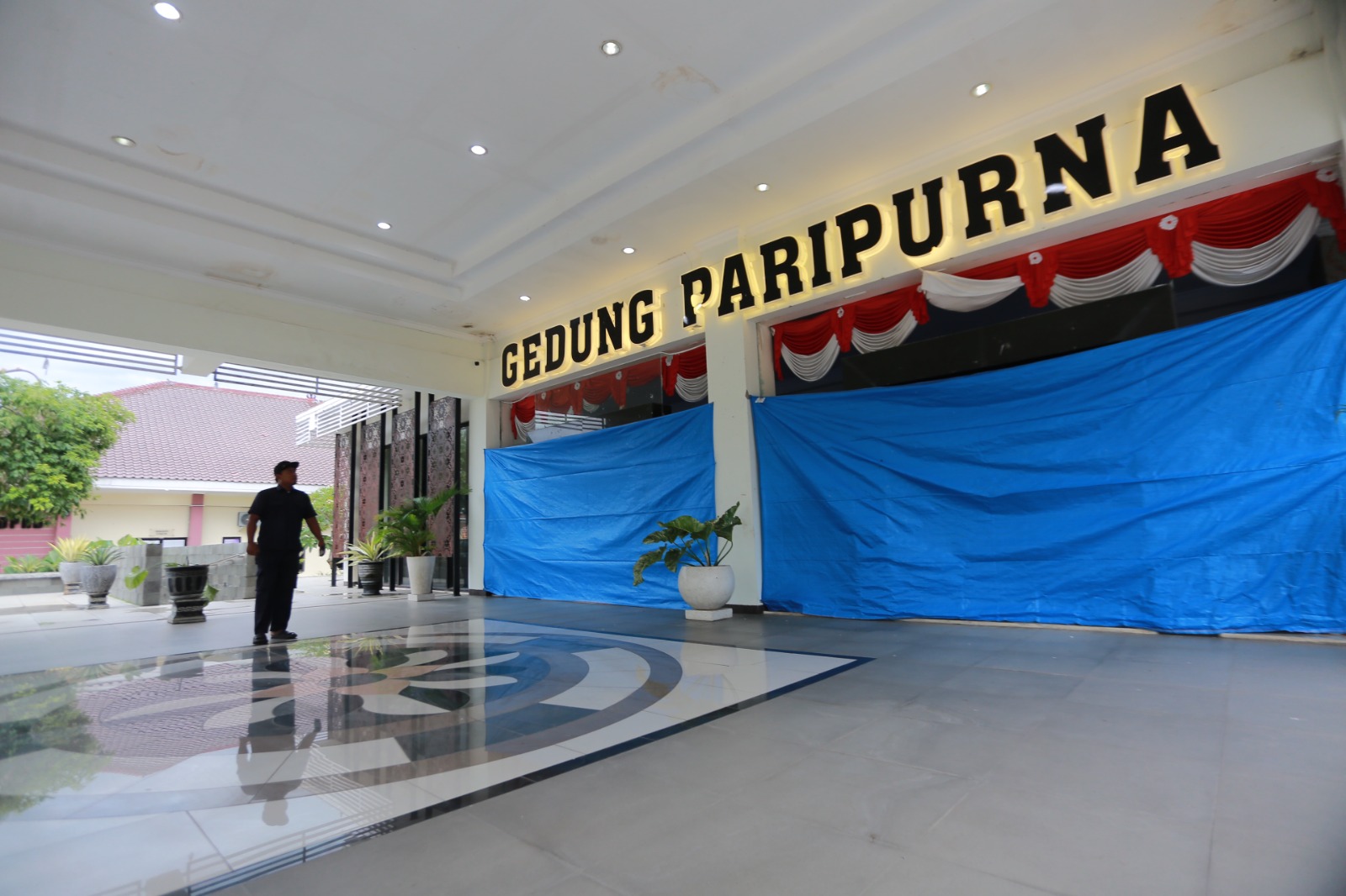 RUMAH WAKIL RAKYAT: Gedung DPRD Kota Madiun yang mengalami kerusakan pascademonstrasi Agustus lalu rencananya diperbaiki melalui PAK 2026. BAGAS BIMANTARA/RADAR MADIUN