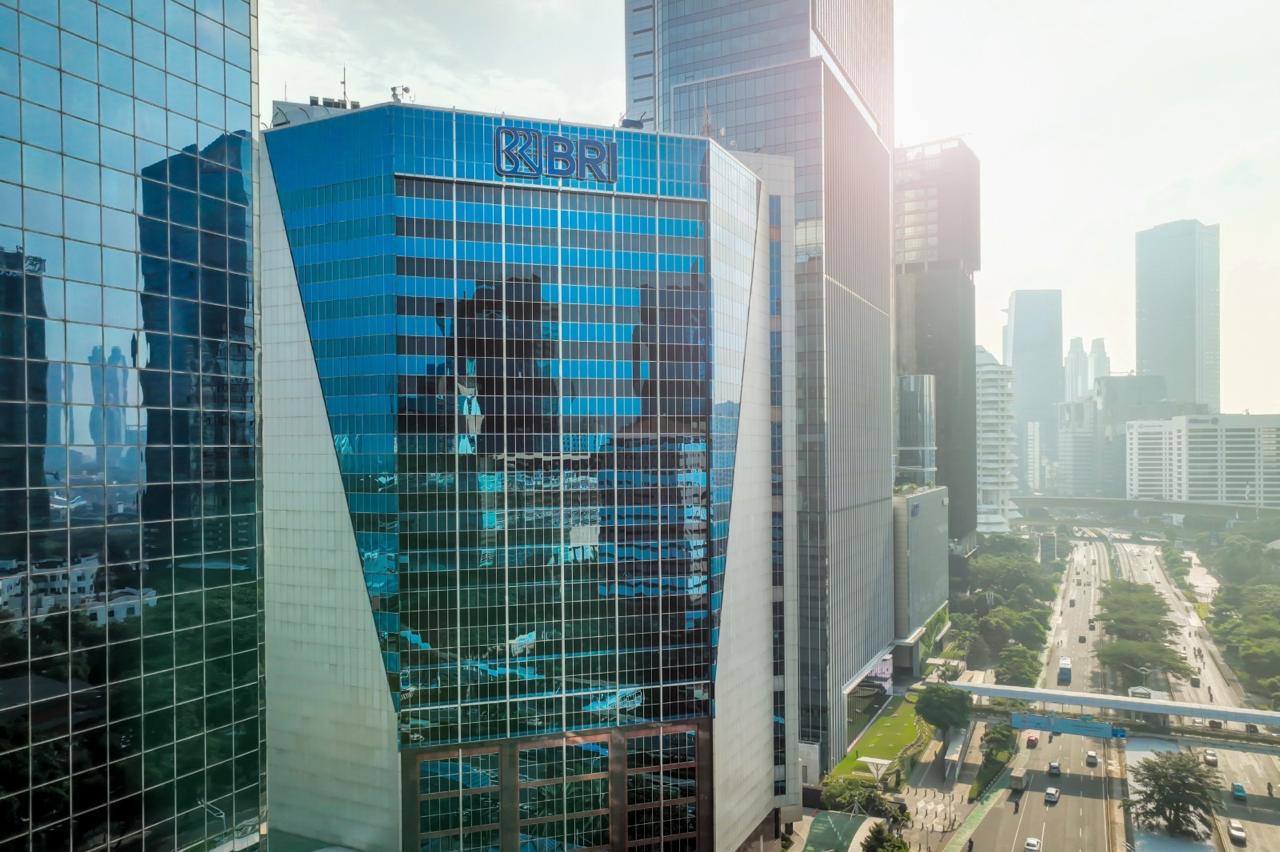DIVIDEN INTERIM: BBRI menetapkan pembagian dividen interim Rp 137 per saham dengan total nilai Rp 20,6 triliun untuk Tahun Buku 2025.