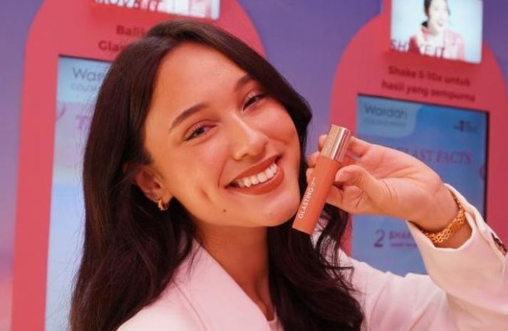 Ilustrasi shade lip gloss Wardah.