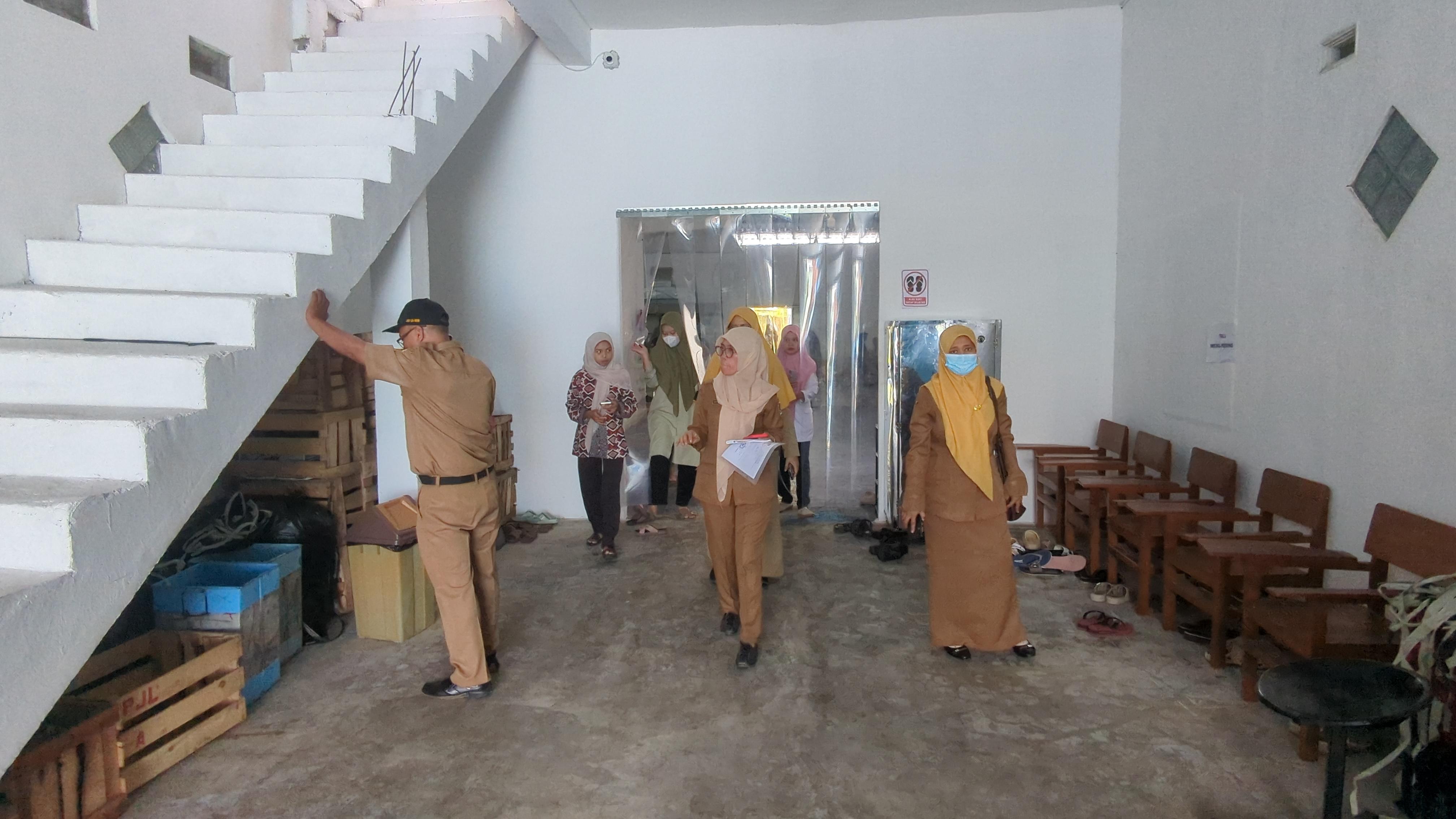 SOROTAN MBG: Paket makan bergizi gratis untuk siswa PAUD di Kecamatan Geger, Kabupaten Madiun, ditemukan roti berjamur hingga memicu sidak Dinas Kesehatan. DIAN RAHAYU/RADAR MADIUN