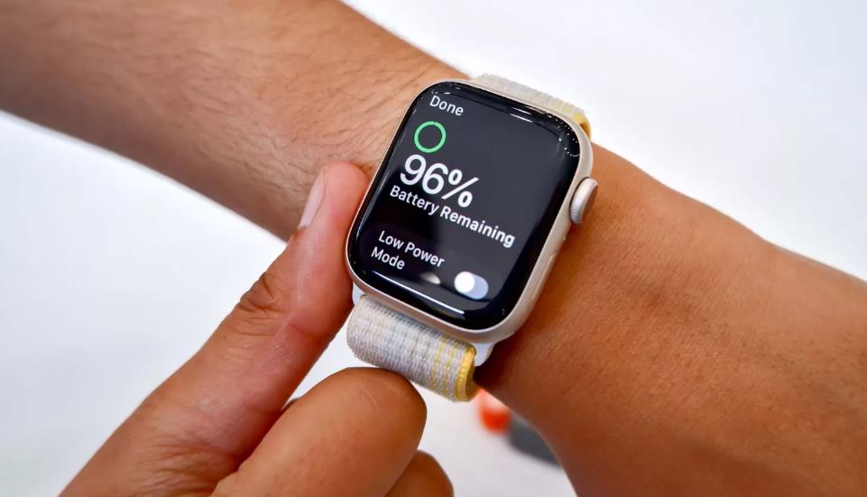 Ilustrasi smartwatch baterai tahan lama.