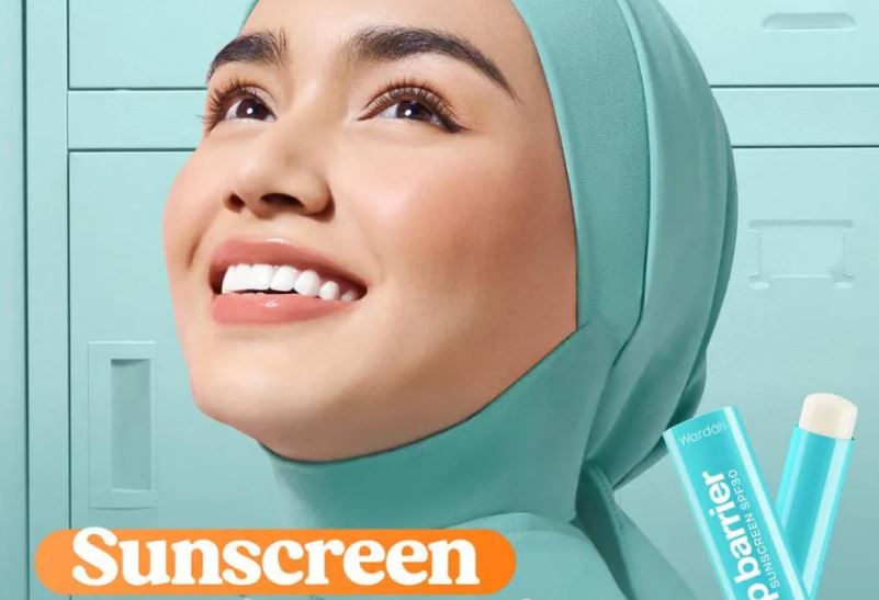 Ilustrasi lip balm Wardah untuk bibir hitam.