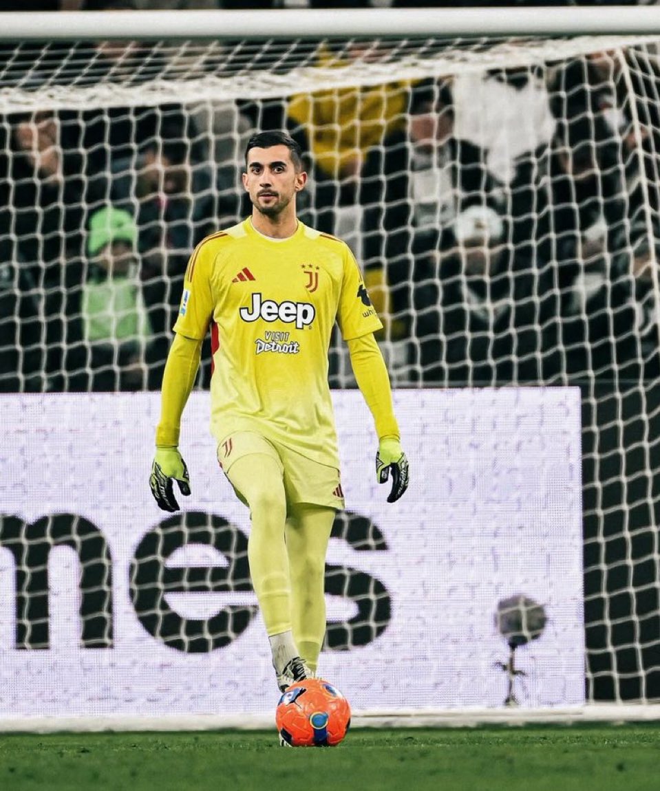 Mattia Perin mendorong Juventus menyelesaikan kepindahannya ke Genoa.