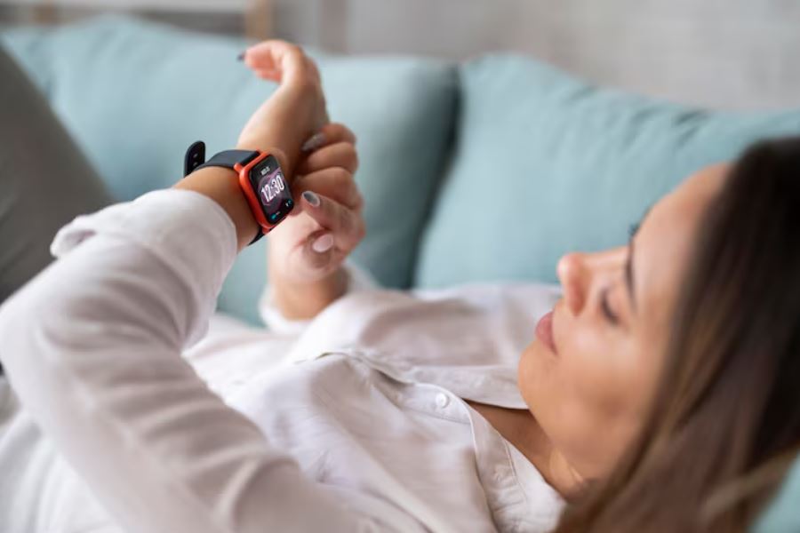 Ilustrasi smartwatch pemantau tidur.