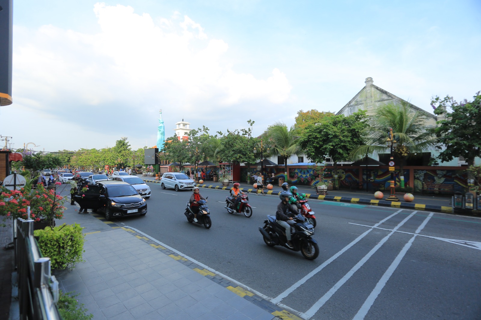 INFRASTRUKTUR KOTA: Ruas Jalan Pahlawan Kota Madiun yang akan diberlakukan car free night sebagai pusat perayaan malam pergantian Tahun Baru 2026. BAGAS BIMANTARA/RADAR MADIUN