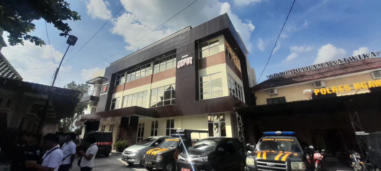 RAMPUNG: Kondisi Gedung Satreskrim Polres Ngawi yang telah selesai dibangun per Senin (29/12), meski proyeknya molor dan dikenai denda keterlambatan. ASEP SYAEFUL/RADAR NGAWI