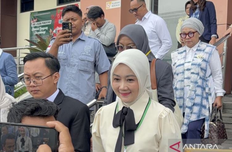 Anggota DPR RI Atalia Praratya menghadiri sidang lanjutan gugatan cerai terhadap mantan Gubernur Jawa Barat Ridwan Kamil di Pengadilan Agama Bandung, Rabu 31 Desember 2025.