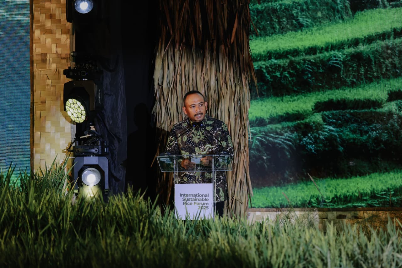 PRESTASI DAERAH: Bupati Ngawi Ony Anwar Harsono menegaskan sinergi pemerintah dan masyarakat menjadi kunci raihan 37 penghargaan sepanjang 2025.