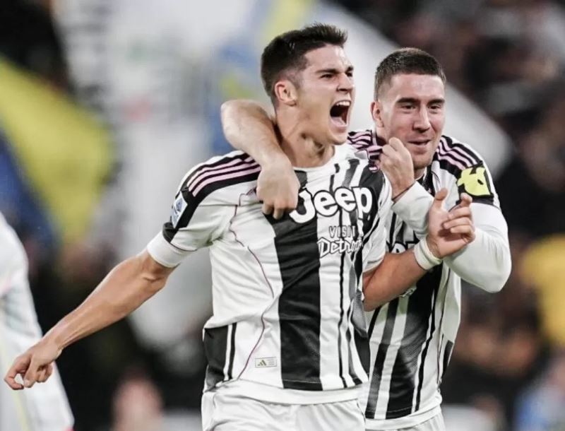 Vasilije Adzic mencetak gol spektakuler untuk memastikan kemenangan Juventus atas Inter Milan di Derby dItalia Serie A 2025.