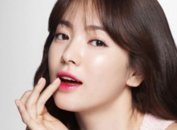 Ilustrasi ombre lips ala Korea.