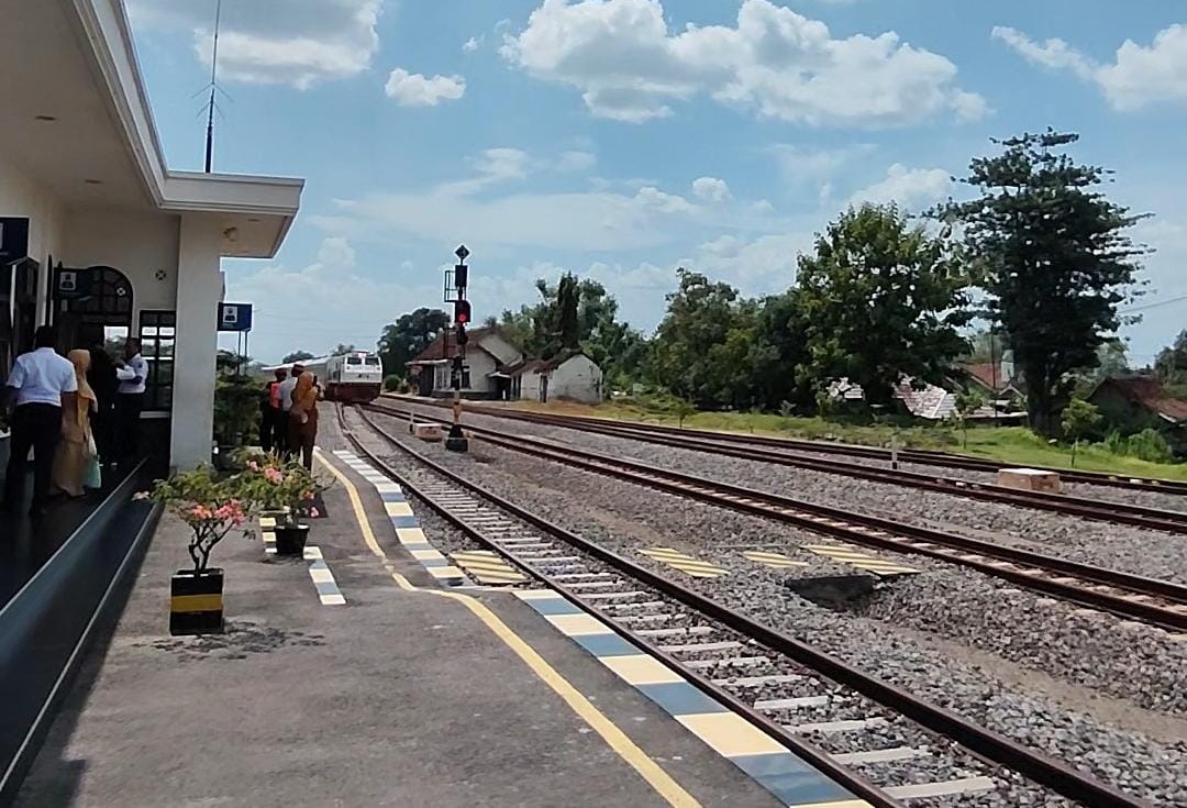 KAJIAN: Wacana menjadikan Stasiun Babadan sebagai stasiun kargo terus dimatangkan Pemkab Madiun dan kini masuk tahap kajian perencanaan. LODITYA FERNANDES/RADAR MADIUN