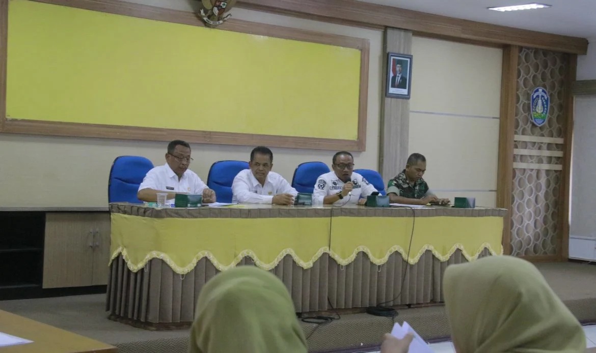 PEMBAHASAN: Pemkab Ponorogo menggelar Rapat Koordinasi Percepatan Pengembangan Koperasi Merah Putih untuk mengejar target 307 gedung KMP di seluruh desa dan kelurahan. DOK RADAR PONOROGO