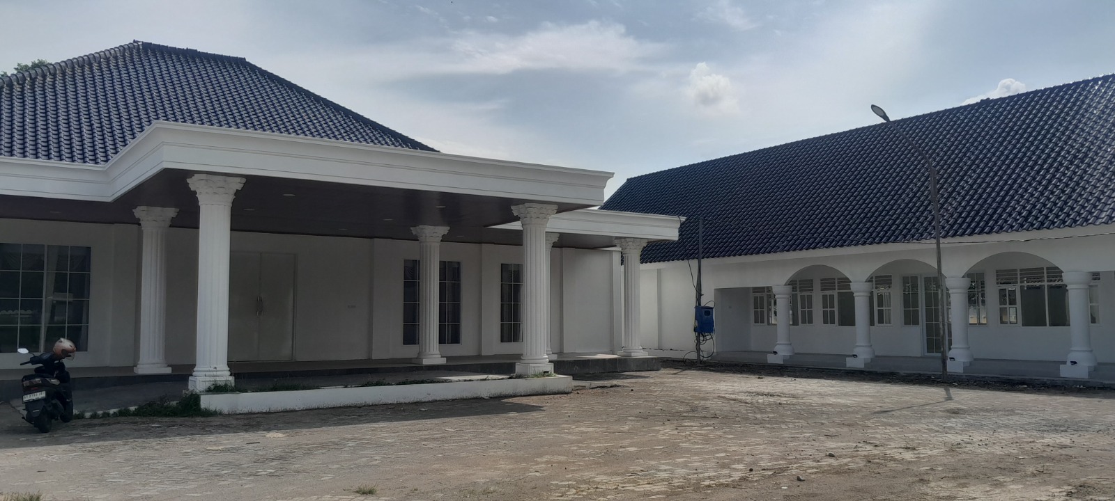 RAMPUNG: Proyek optimalisasi rumah dinas Wakil Bupati Ngawi di Jalan MH Thamrin telah selesai dikerjakan, namun belum ditempati karena masih menunggu kelengkapan mebel. ASEP SYAEFUL/RADAR NGAWI