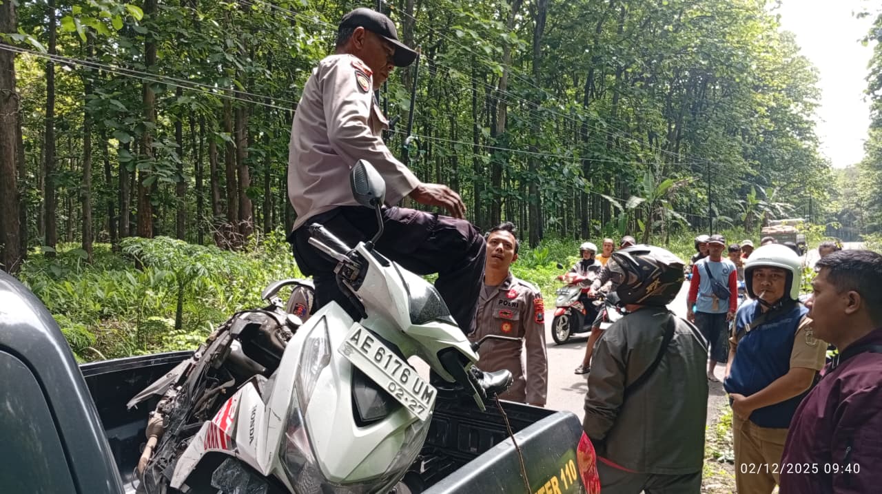 KESELAMATAN JALAN: Polisi lalu lintas melakukan pengamanan dan penindakan di Kabupaten Madiun. Sepanjang 2025, tercatat 654 kecelakaan dengan 106 korban meninggal dunia. DOK RADAR MADIUN