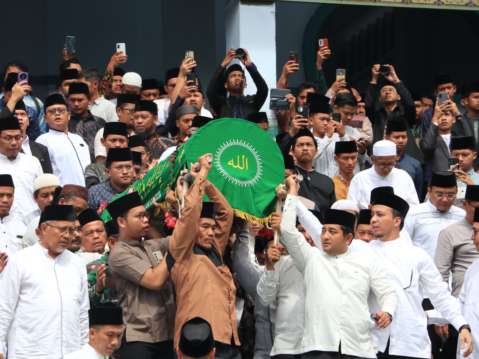 TOKOH PENDIDIKAN ISLAM: Prof. Dr. KH Amal Fathullah Zarkasyi dikenang sebagai pencetus UNIDA Gontor dan pejuang pengakuan negara terhadap pendidikan pesantren. SUGENG DWI N/RADAR PONOROGO