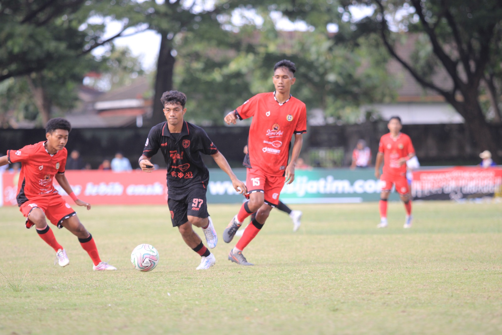 SIAP TEMPUR: Tim Persinga Ngawi bersiap menghadapi PSBI Blitar pada laga perdana babak 32 besar Liga 4 Jawa Timur 2025. DOK RADAR MADIUN