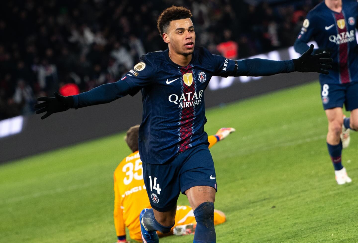 PSG menang 2-1.