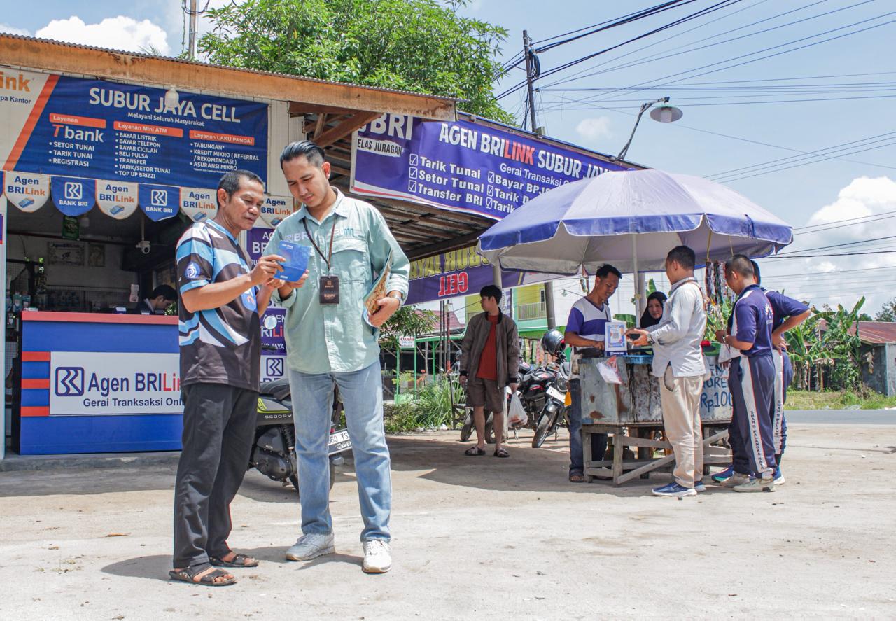 BRILink jadi andalan warga pelosok Banyuasin untuk melakukan transaksi keuangan.