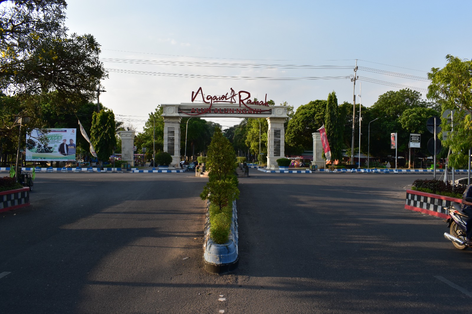 WAJAH PUSAT KOTA: Alun-Alun Ngawi bakal dipercantik melalui penataan trotoar dan perbaikan fasilitas olahraga dengan anggaran Rp 20 miliar tahun ini. ASEP SYAEFUL/RADAR NGAWI