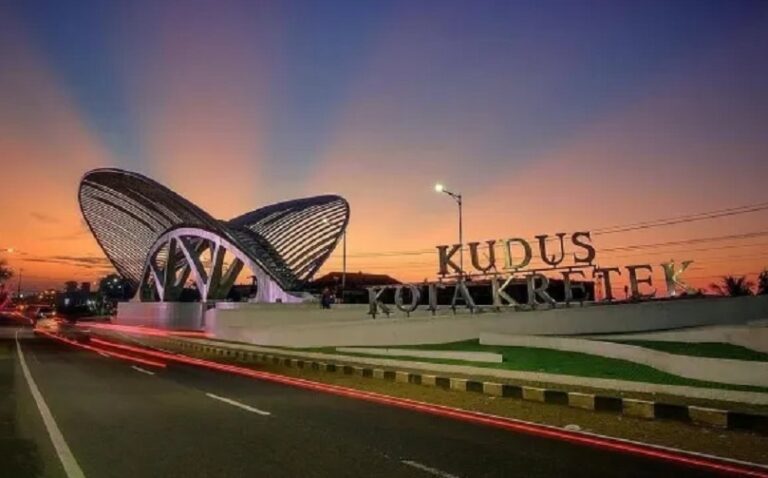 Salah satu landmark di Kabupaten Kudus.