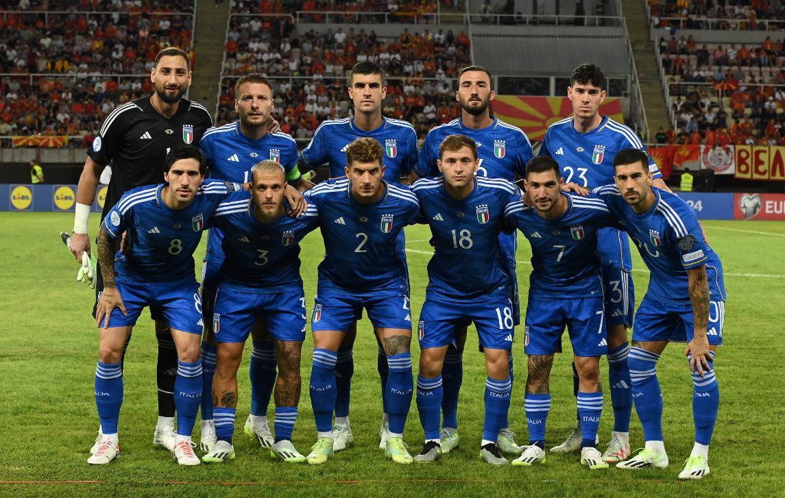 Para pemain Timnas Italia sebelum pertandingan.