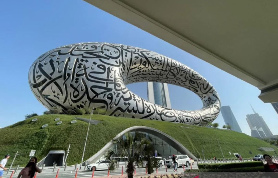 Liburan lintas generasi jadi tren. Dari kakek-nenek bareng cucu hingga pensiunan, wisatawan Indonesia makin jatuh cinta pada Dubai.
